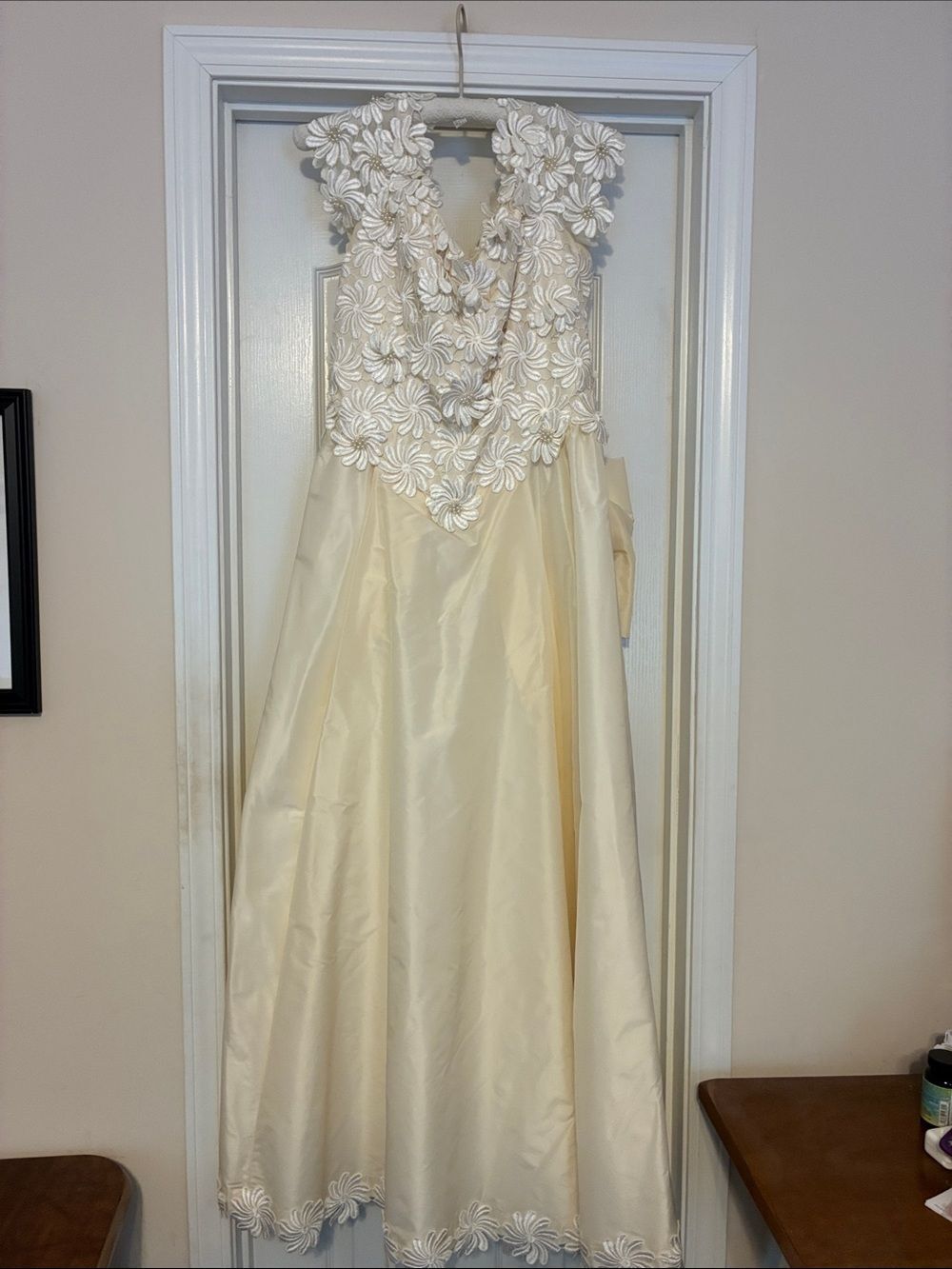 Ivory‎ Floral Appliqué A-Line Wedding Dress